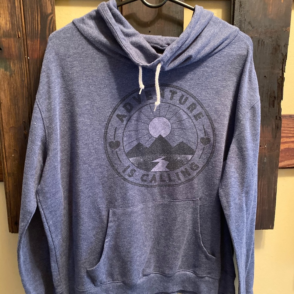 Well Worn “adventure is calling” sweatshirt